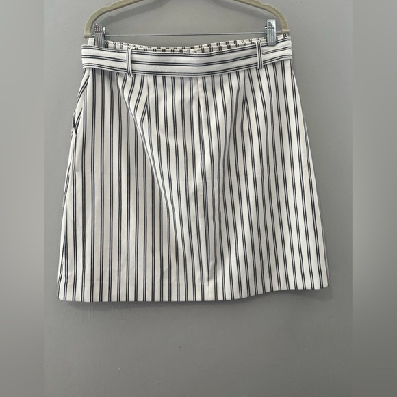 Ann Taylor Striped A-Line Skirt Size 12
White Black Belted Career Office - Picture 4 of 12